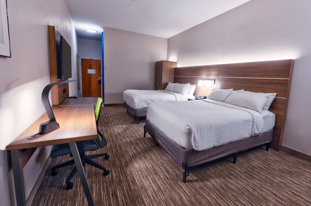 Standard Room, 2 Queen Beds - Photo 1