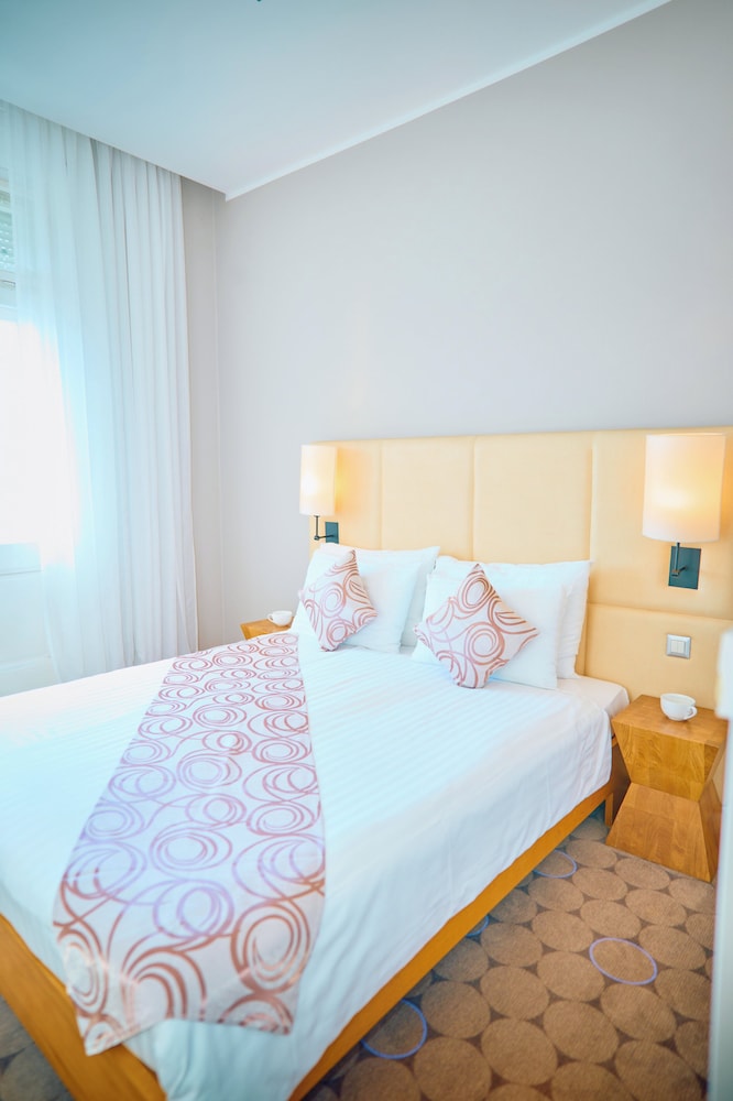 Standard Double Room, 1 Double Bed, Partial Sea View - Photo 4