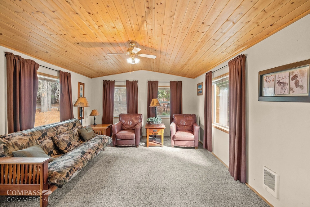 Standard Cabin (Cascade/Chalet/Pet Friendly) photo 3