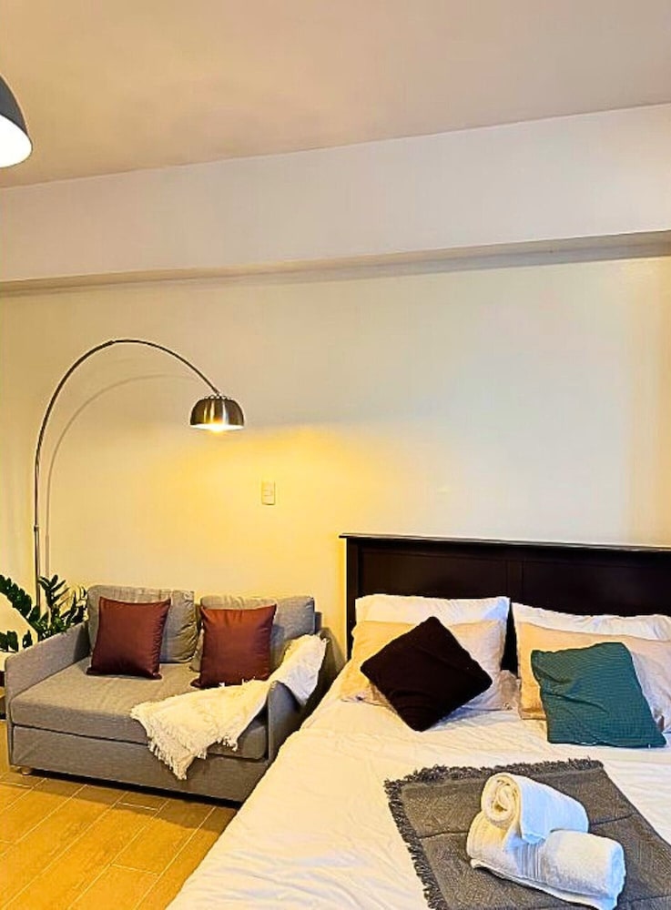 Deluxe Suite, City View