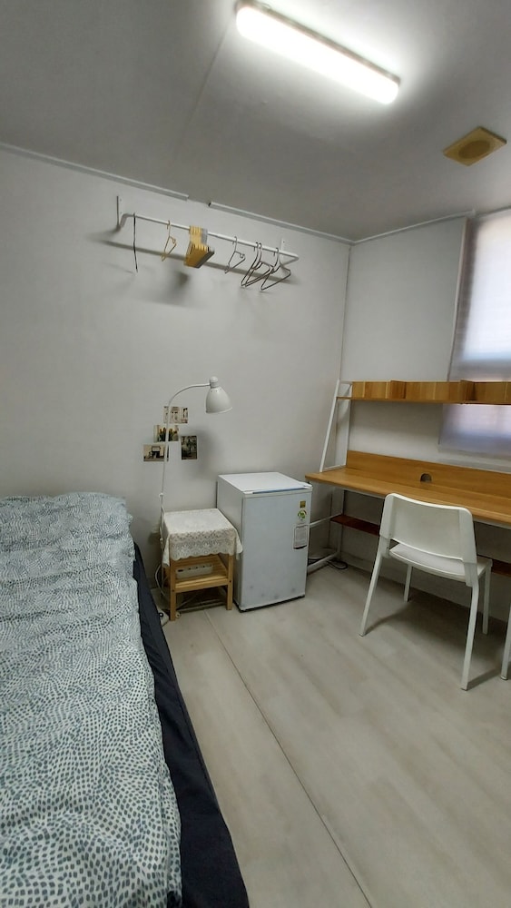Deluxe Room, Women only, Non Smoking, Shared Bathroom(313)(Self check-In Hotel,Please contact HOTEL)