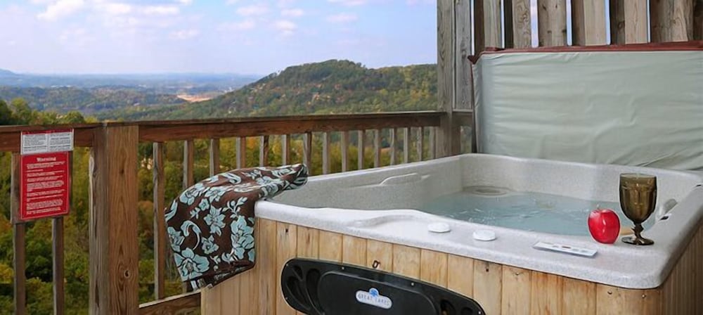 Luxury Cabin, 1 Bedroom, Hot Tub, Mountain View (Sleeps up to 6 ) photo 2