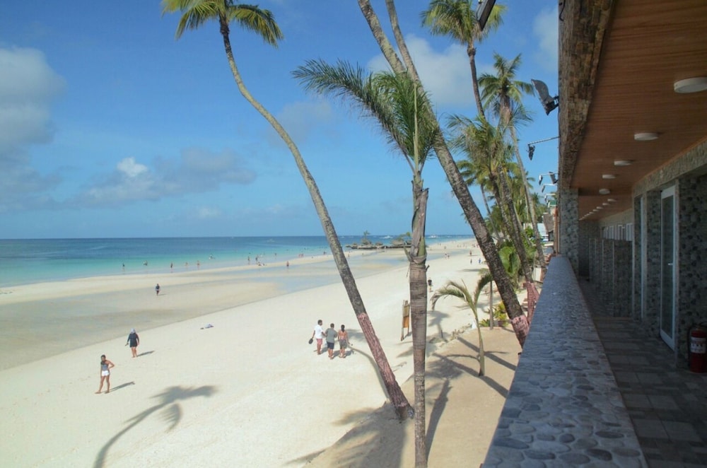 Deluxe with Sea View (Beachfront) photo 3