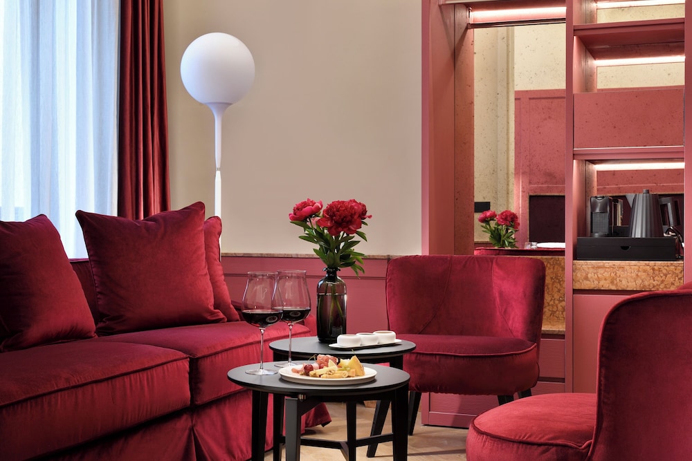 Deluxe Suite photo 3