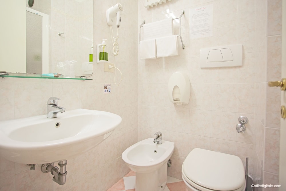 Standard Double Room Single Use - Photo 6