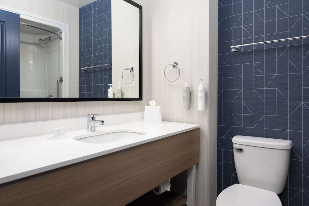 Suite, 2 Queen Beds - Photo 4