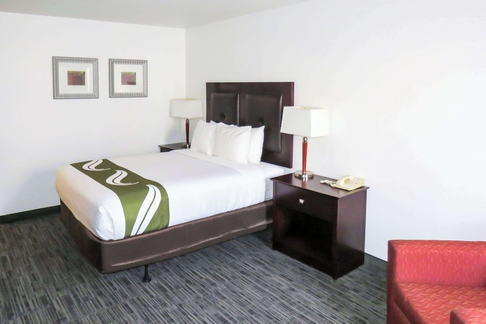 Suite, Multiple Beds, Non Smoking - Photo 3