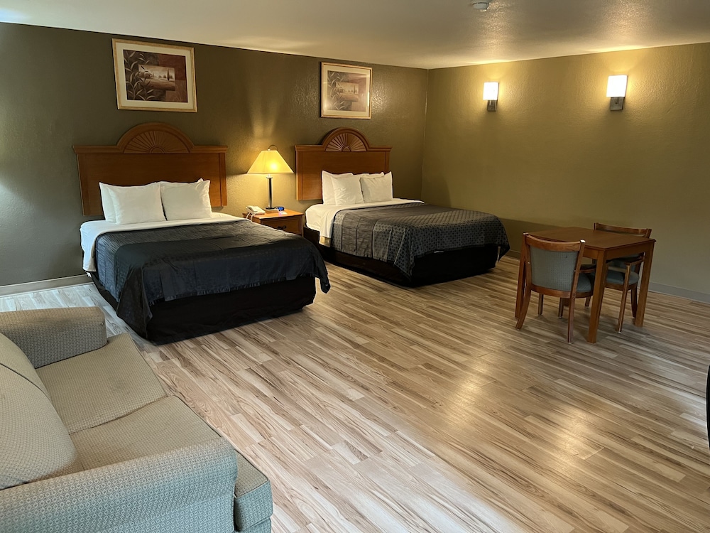 Suite, 2 Queen Beds, Non Smoking - Photo 3