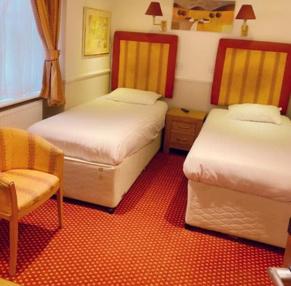 Economy Twin Room (Lower Ground Floor) photo 3