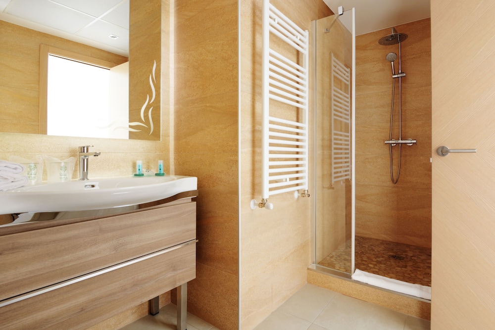 Standard Quadruple Room - Photo 7