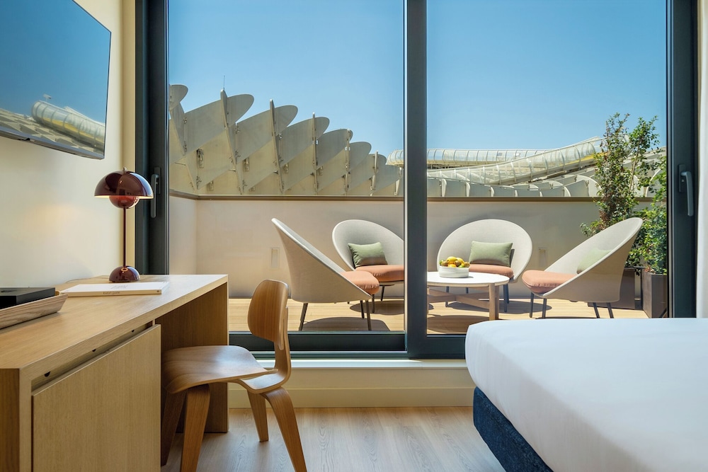 Suite - Photo 11