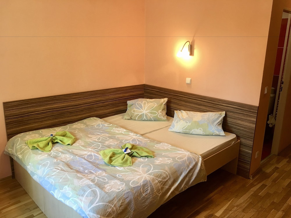 Basic Double Room, Ground Floor (Room 1, Private Bathroom) photo 3