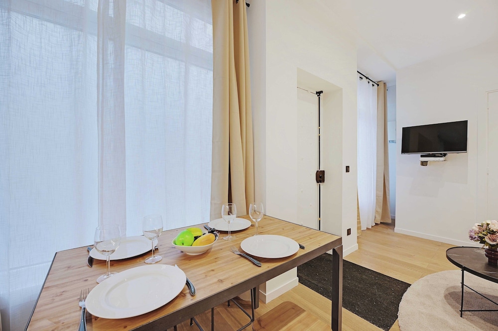 Apartment photo 2