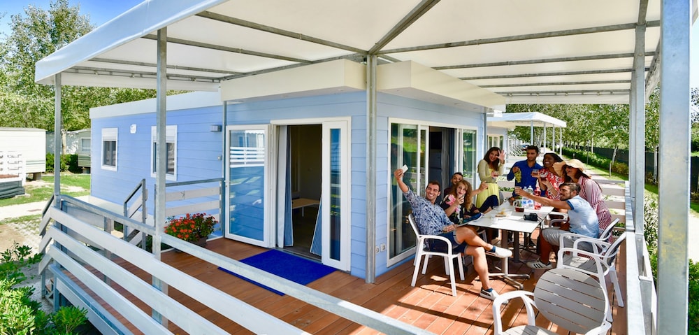 Executive Mobile Home, 3 Bedrooms photo 2
