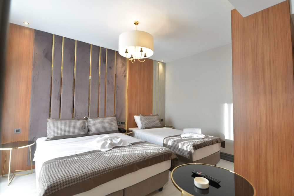 Classic Triple Room photo 2