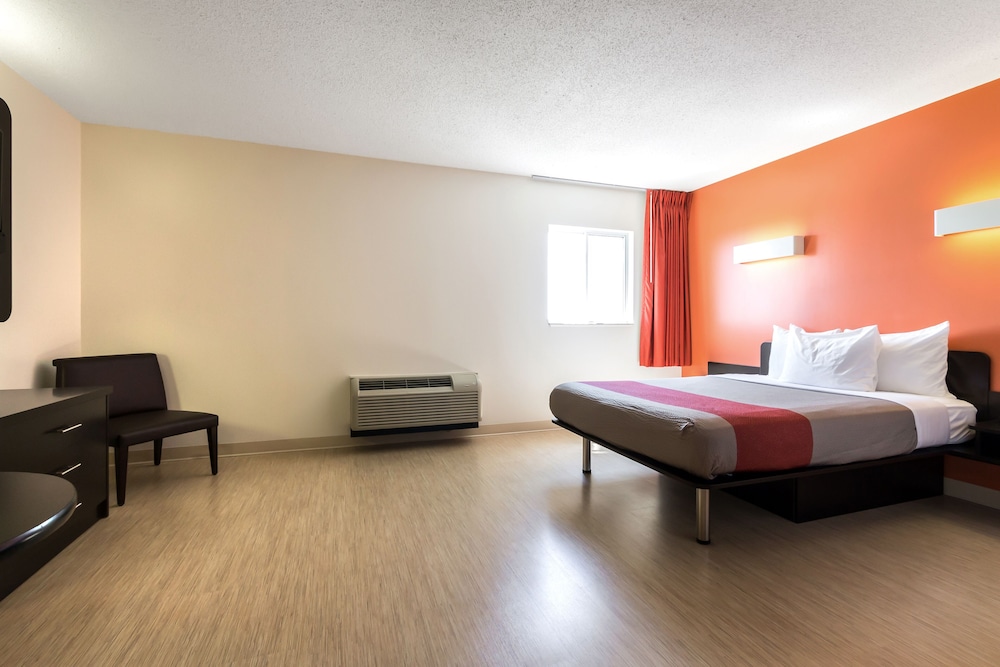 Deluxe Room, 1 Queen Bed, Non Smoking, Kitchenette - Photo 3