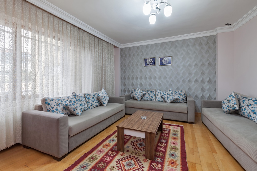 Apartment, 3 Bedrooms, Smoking photo 3