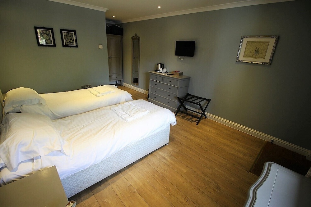 Twin Room, Ensuite photo 3