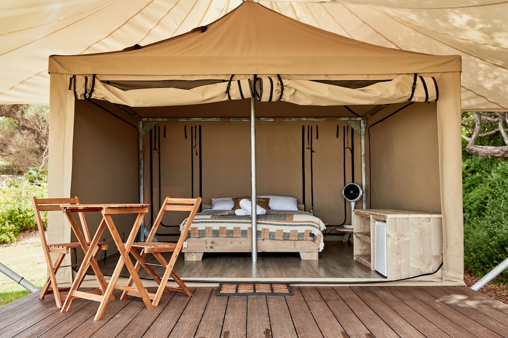 Comfort Tent, 1 Queen Bed, Beachside