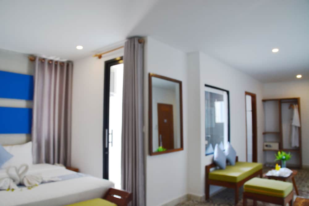 Junior Suite, 1 Bedroom, Bathtub, City View photo 1