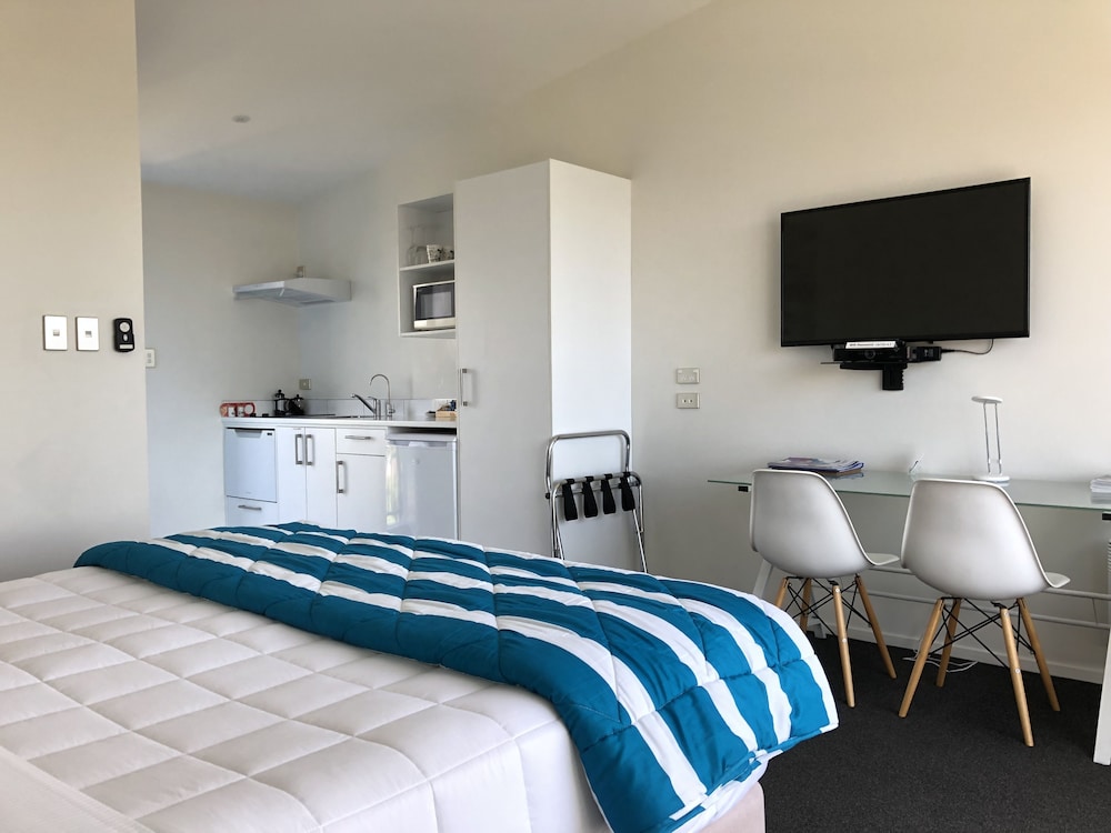 Luxury Studio Suite, Jetted Tub, Partial Sea View photo 1