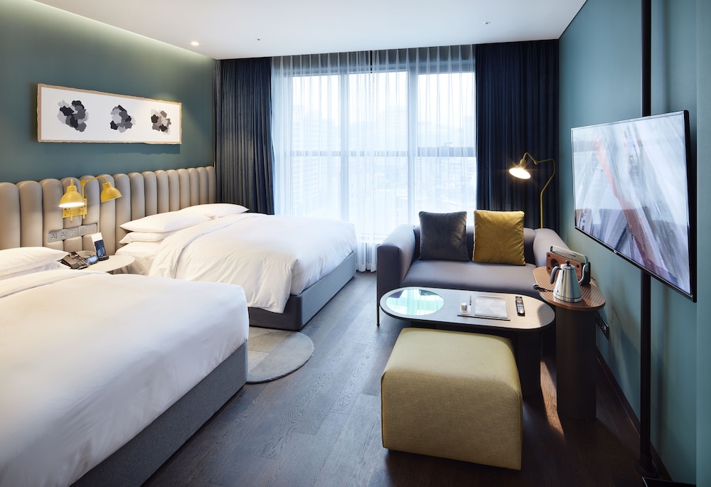 Editor Room, 2 Double Beds, Non Smoking, City View, High Floor - Photo 3