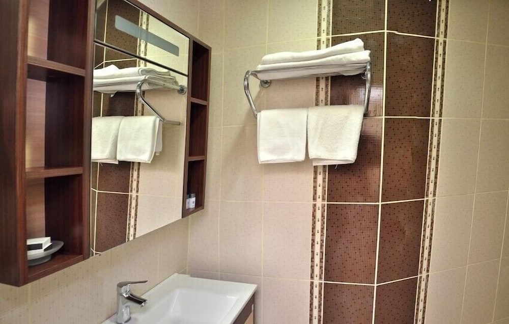 Single Room, 1 Double Bed, Smoking, City View photo 3