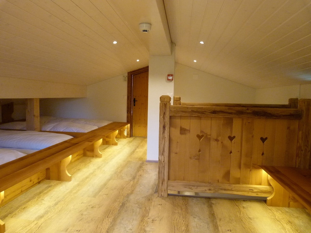 1 bed in Dormitory, Shared Bathroom (Wissigstock)