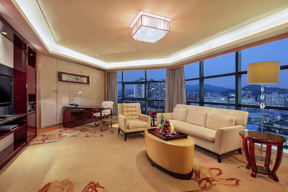 Executive Suite, Club Lounge Access photo 1