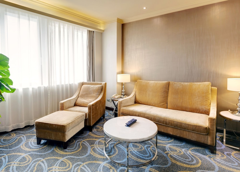 Business Suite - Photo 1