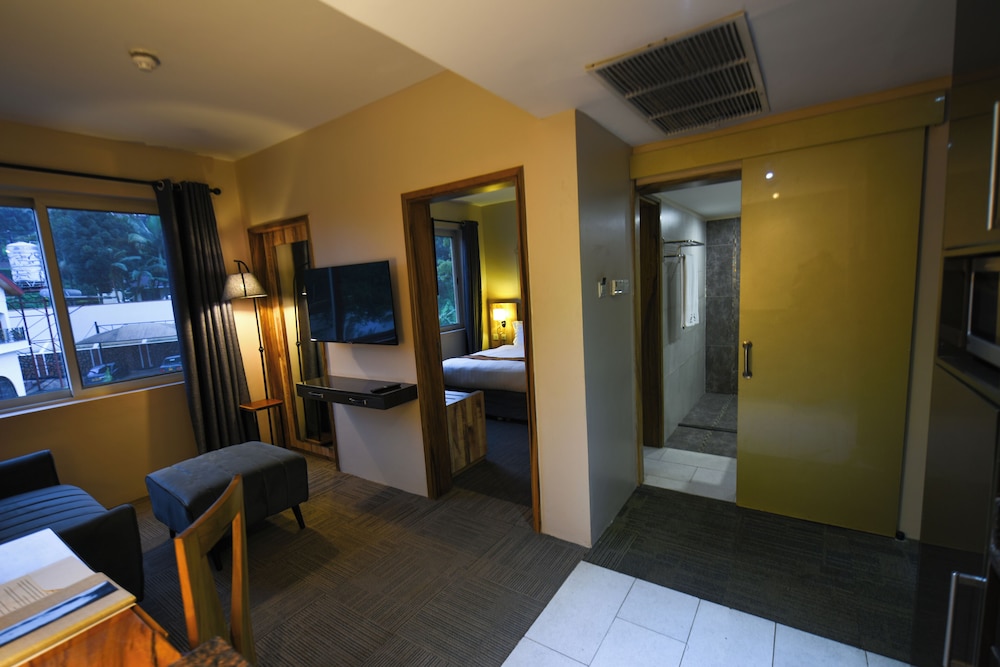 Deluxe Single Suite photo 1