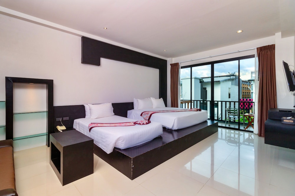 Deluxe Room (Jacuzzi) photo 2