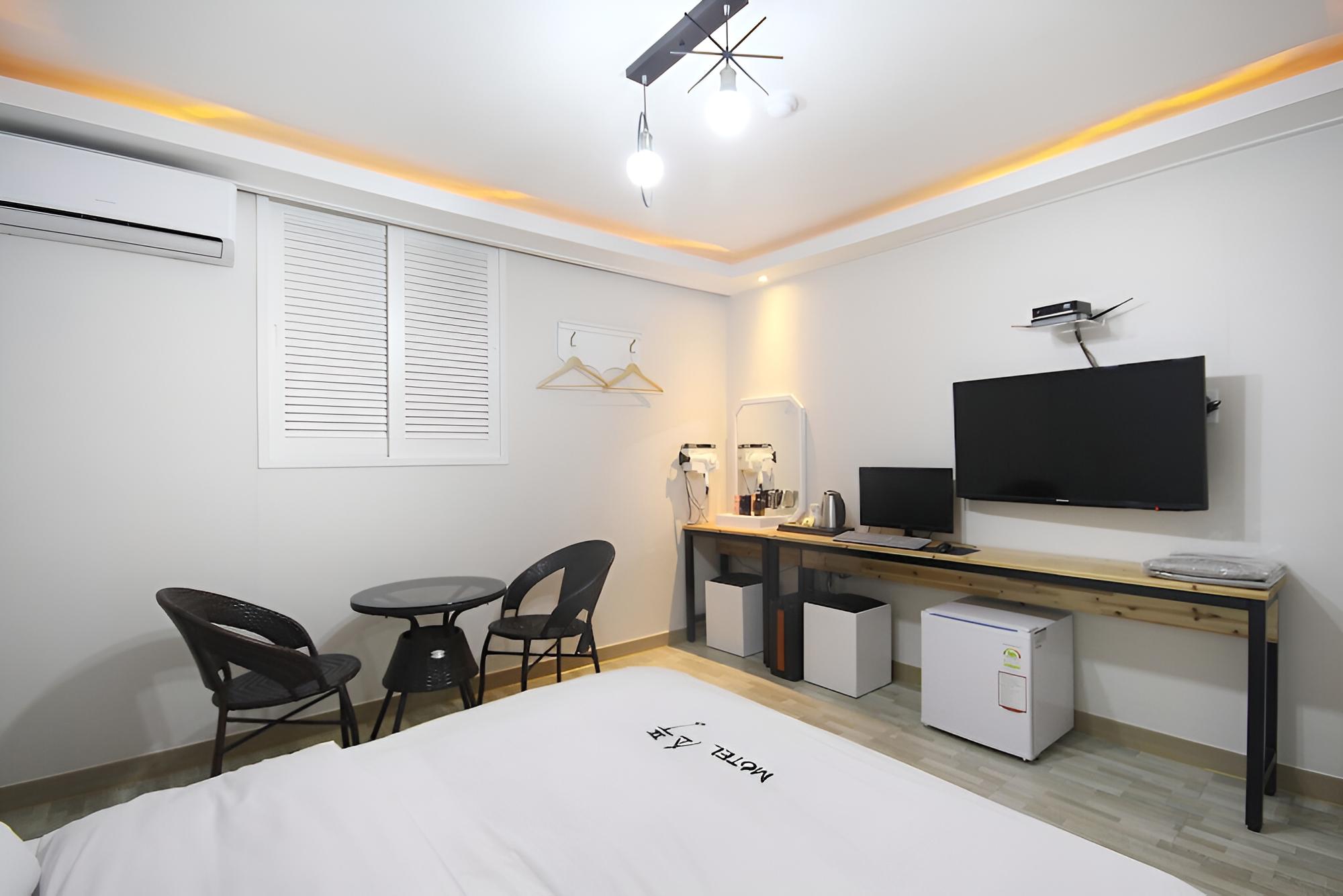 Room (Standard Room) - Photo 6