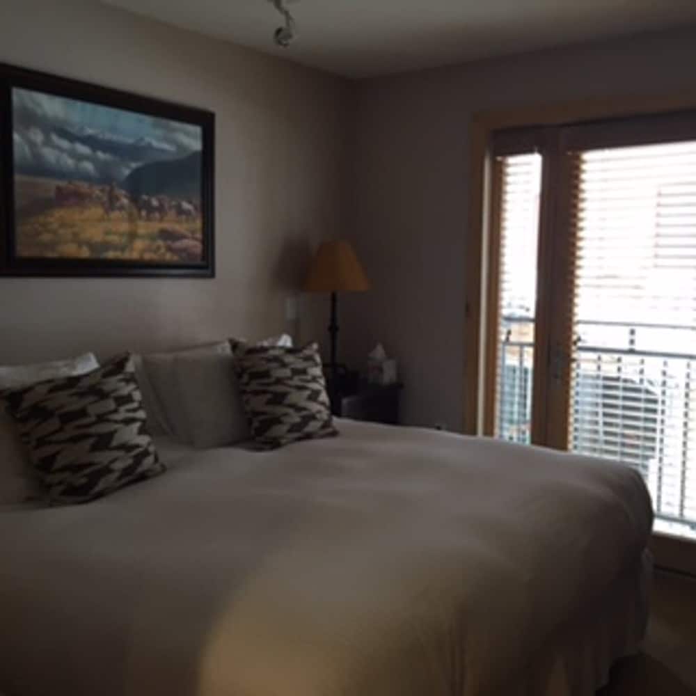 Condo, 1 Bedroom photo 2