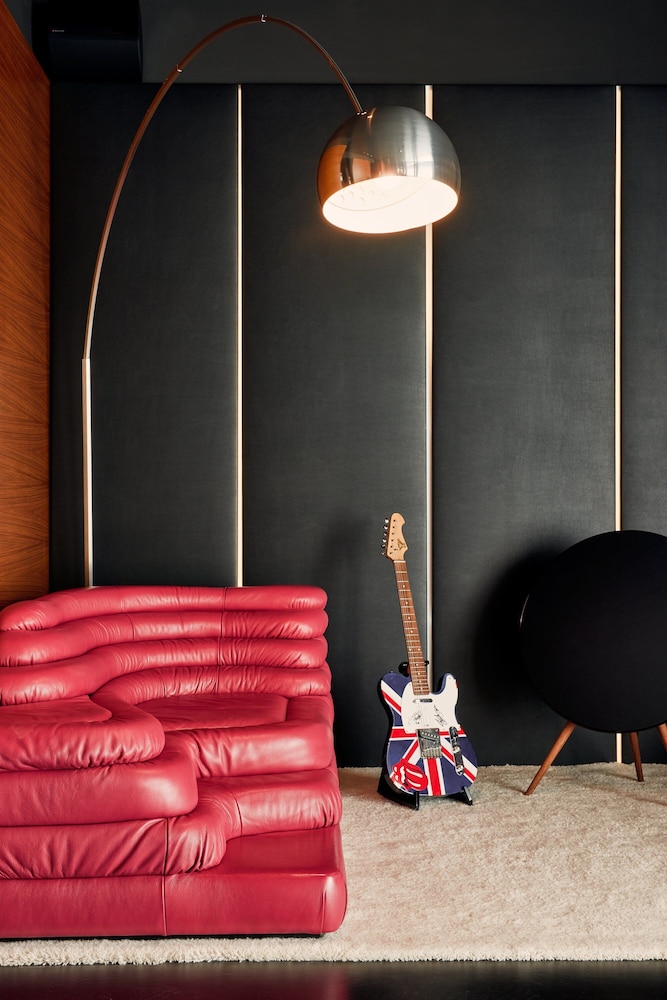 Suite 100, elegant, inspired by Rolling Stones, Butler, Spa Access (12 years+) - Photo 7