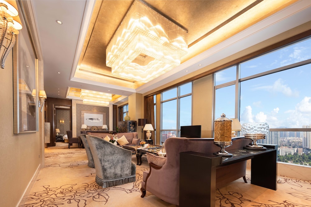 Suite, Multiple Beds (Living Dining)