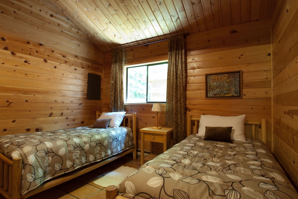 Cabin, 2 Bedrooms photo 2