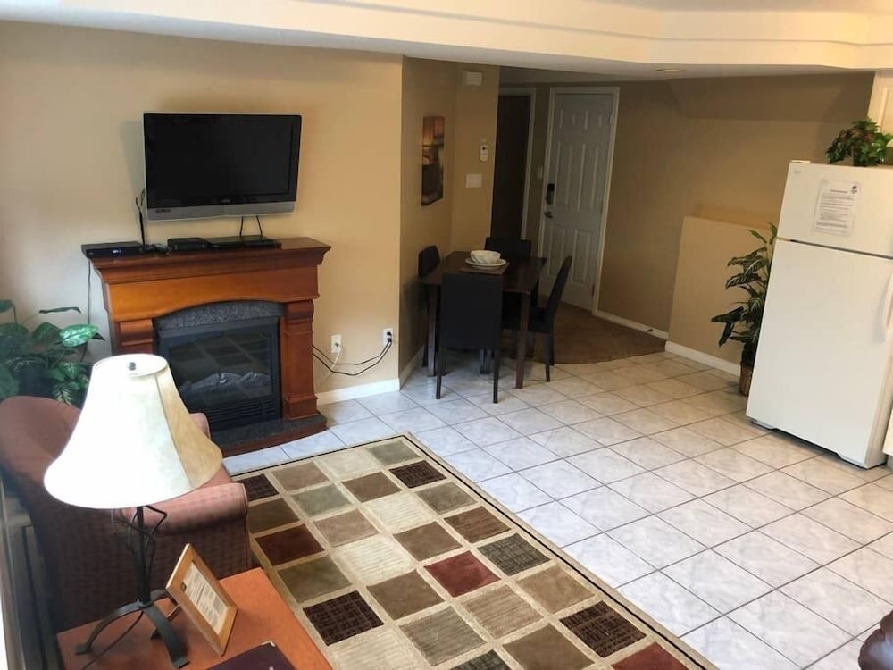Luxury Condo, 2 Bedrooms (M407) photo 1