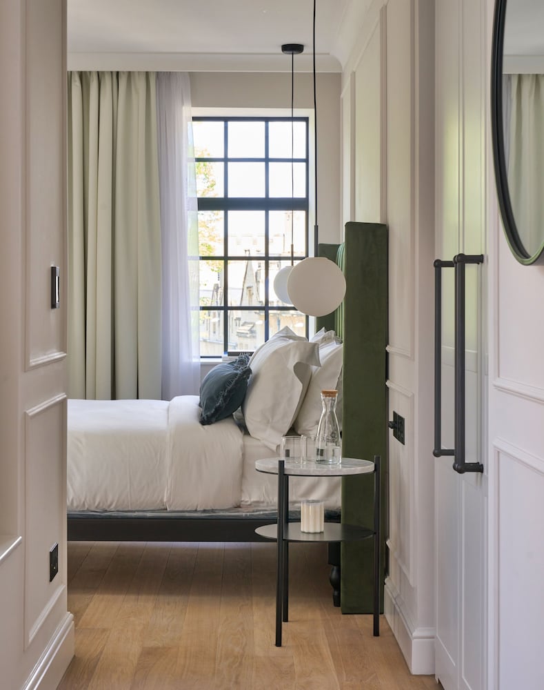 Deluxe Room, 1 King Bed, Mobility Accessible - Photo 2