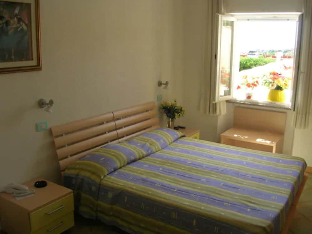 Standard Double or Twin Room - Photo 2