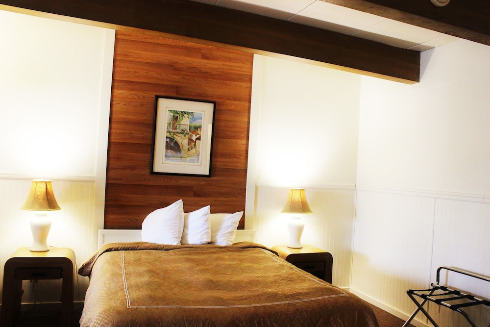 Standard Room, 1 Queen Bed