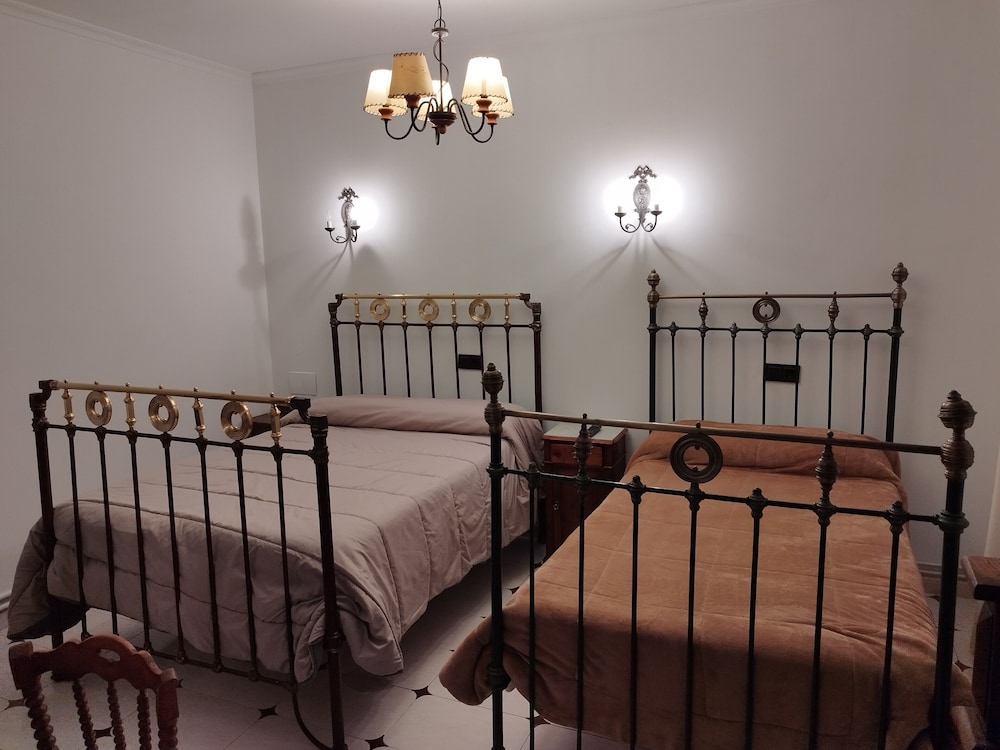 Family Room (5)