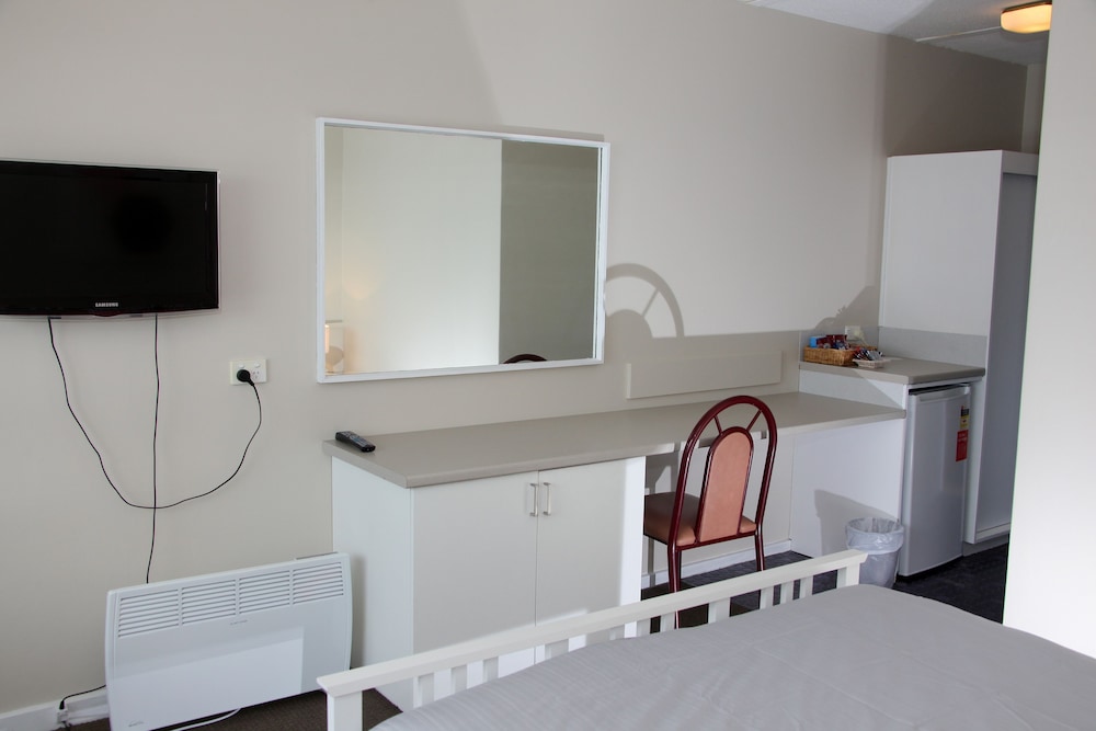 Standard Studio Suite, 1 Queen Bed, River View photo 2