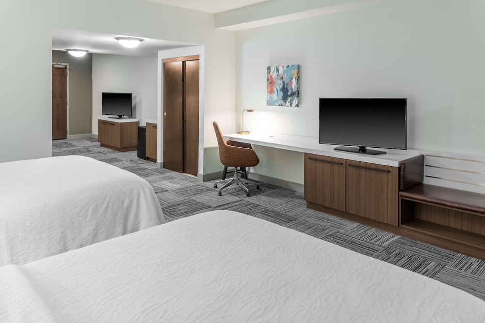 Deluxe Suite, Two Queen Beds (Sofa Bed) - Photo 3