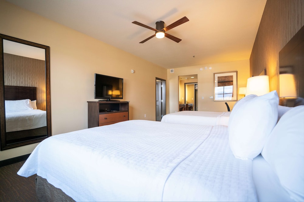 Suite, 2 Queen Beds photo 3