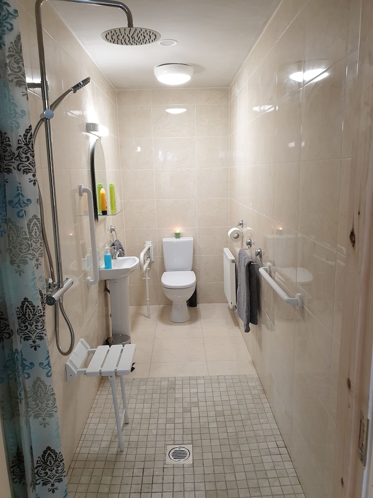 Traditional Apartment, 2 Bedrooms, Garden View photo 3