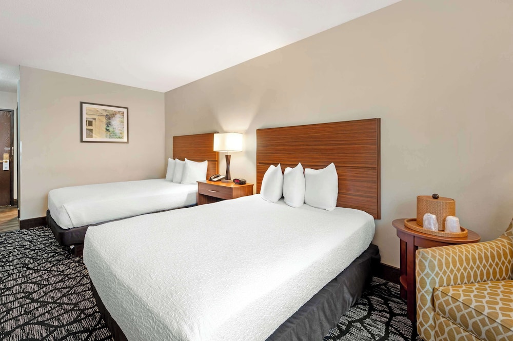 Standard Room, 2 Double Beds, Non Smoking, Refrigerator & Microwave - Photo 1