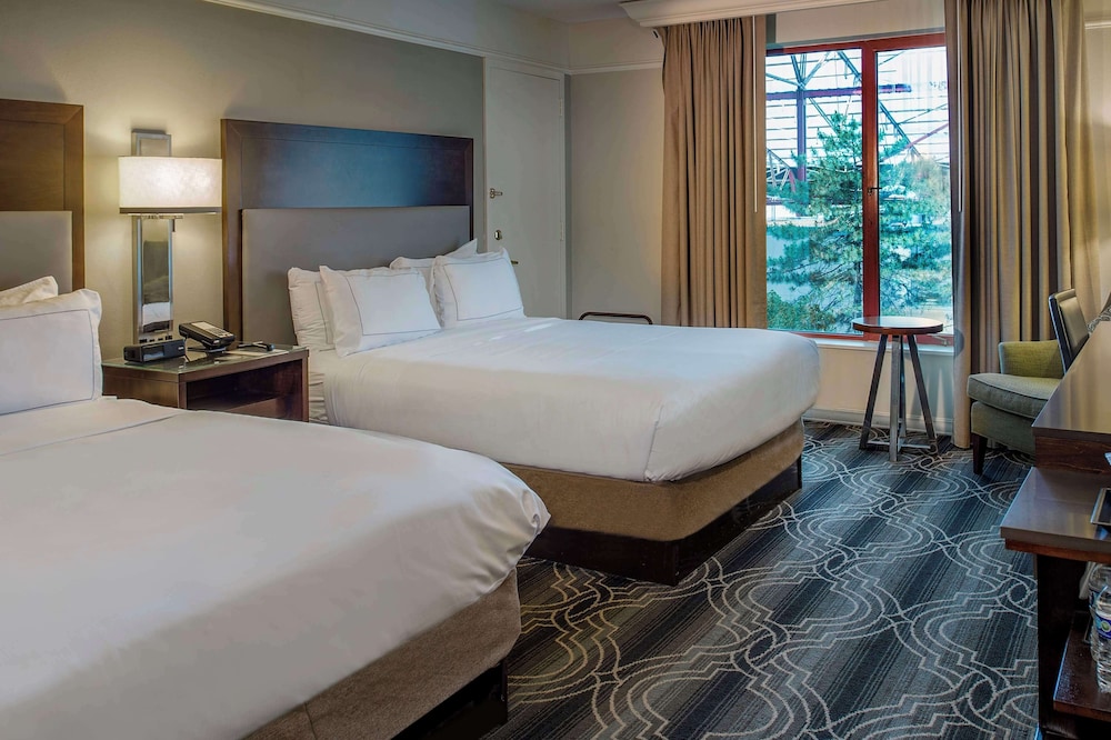Deluxe Room, 2 Queen Beds, Non Smoking, Courtyard View - Photo 1