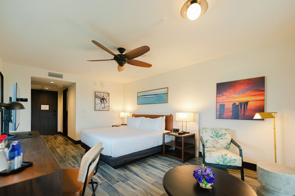 Deluxe Room, 1 King Bed, Balcony, River View