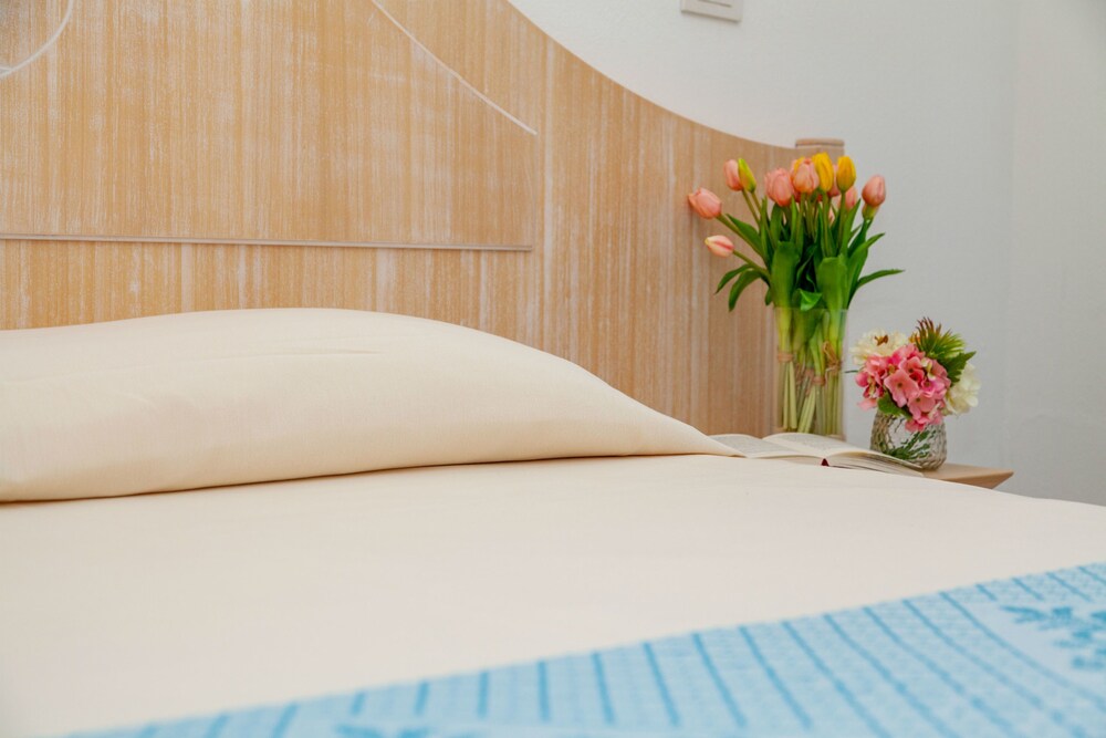 Deluxe Room, Multiple Beds, Sea View, Beachfront - Photo 5